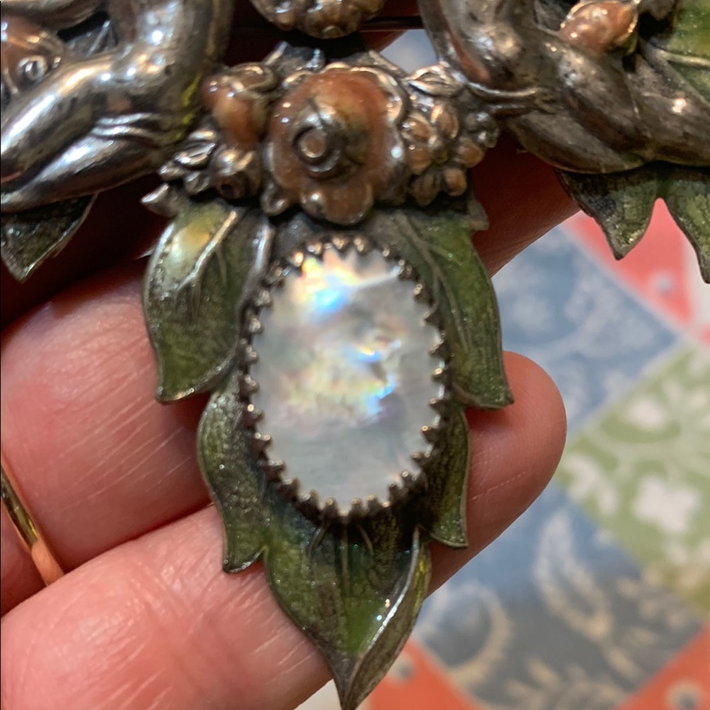 Vintage Brass Sadie Green Cherub Angel Floral Brooch with Mother of Pearl - Picture 12 of 13
